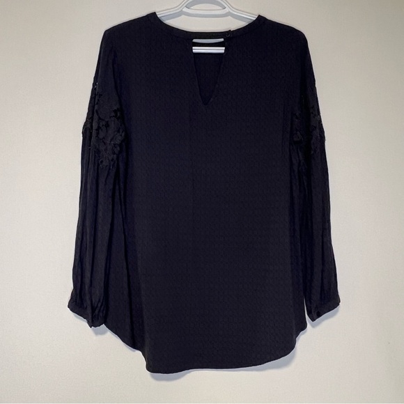Chic navy blue Camber&Grace Women's Blouse - Picture 2 of 10